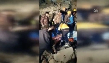 Hatay'da çökme altında küsurat dü insan depremin 261. saatinde kurtarıldı