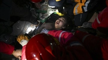 Hatay'da ikisi bebek 4 isim depremden 46 zaman sonraları enkazdan sağ çıkarıldı
