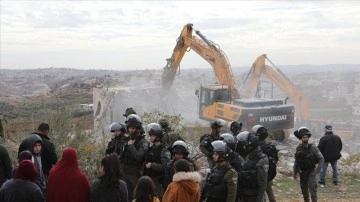 İsrail güçleri Kudüs'te Filistinlilere ilgilendiren dü evi yıktı