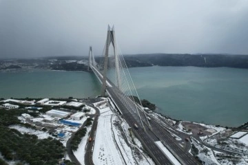 İstanbul Boğazı'nda kar manzarası