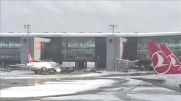 İstanbul Havalimanı'ndaki uçuşlar 18.00'e derece durduruldu