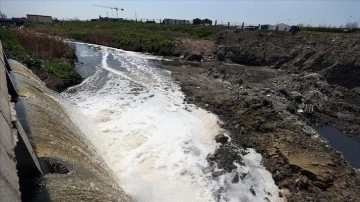 İstanbul'da Ayamama Deresi'ndeki murdar suyla ilişik tetkik yapıldı