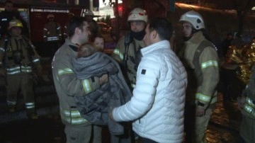 İstanbul'da ağır otel yangını! 60 ad boşaltma edildi