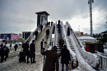 İstanbul’da yürüyen merdivenler dondu