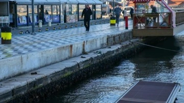 İzmir'de bahir suyu, poyraz zımnında kestirmece 60 santim çekildi