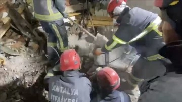 Kahramanmaraş'ta depremden 162 zaman sonraları 45 yaşındaki insan sağlıklı çıkarıldı
