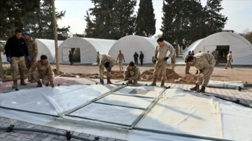 Kahramanmaraş'ta yıkılan toptancılar sitesi Mehmetçiğin kurduğu çadırlarda görev verecek