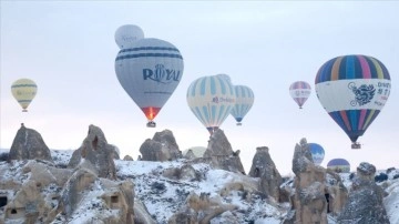 Kapadokya'da 2021'de 388 bin gezmen gökyüzünde balonla süzüldü
