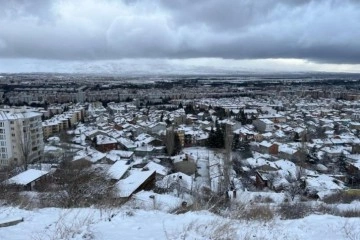 Kar Eskişehir’de sevinçle karşılandı