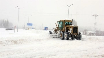 Kar ve tipi zımnında kapanan Sivas-Erzincan kara yolu ulaşıma açıldı