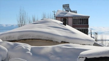 Karlıova'da biricik kıvrık evler esmer gömüldü