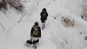 Kars'ta kar zımnında okullar ferda tatil edildi