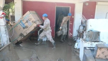 Kastamonu'da jandarmanın sel bölgesindeki emek harcamaları kliple anlatıldı