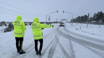 Kilis-Gaziantep ve Kilis-Hatay kişmiri yolu kar zımnında ulaşıma kapatıldı