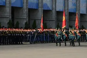 Kırgızistan Bağımsızlık Günü askeri geçit töreniyle kutladı