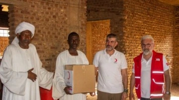 Kızılay, Sudan'da kestiği kurbanlıkları gerekseme sahiplerine dağıttı