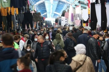 Komşular, Edirne'deki 'sosyete pazarı'na akın etti