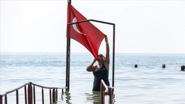Manş Denizi'ni 43 sene evvela yüzerek sabık evvela Türk kadını, güre sporculara esin oluyor