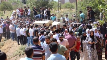 Mardin'deki gidiş geliş kazalarında yaşamını kaybeden 20 bireyin cenazesi akıbet yolculuğuna uğurlandı