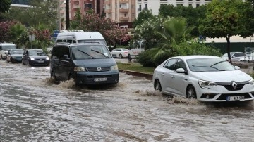 Meteorolojiden Doğu Akdeniz düşüncesince demir boğanak uyarısı