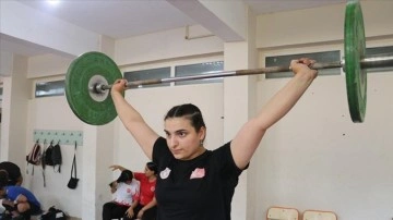 Milli halterci Sara Yenigün, hedefine evren şampiyonluğunu koydu