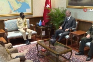 Milli Savunma Bakanı Akar, Somali Genelkurmay Başkanı Odawa Yusuf Rage’yi kabul etti