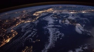NASA ayrım ayırt edememiş! Dün geceleyin hacısı hocası uyurken Dünya iri ortak karabulut atlattı