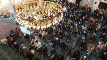 New York Belediye Başkanı, deprem yardımlarının toplandığı camide içten mesajlar verdi