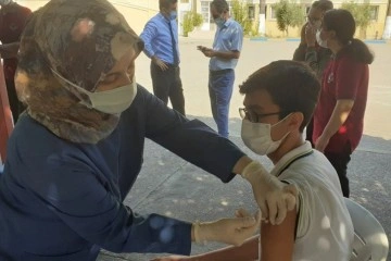 Okullarda aşı yapılan öğrenciler 15 zaman sonra derse katılabiliyor