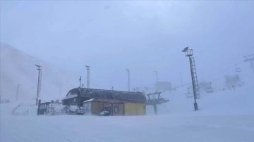Palandöken Kayak Merkezi'nde pistler tipi zımnında kapatıldı