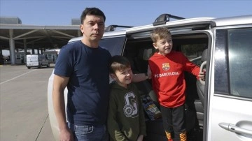 Rusya'nın saldırmış olduğu Kiev'den kaçan Ukraynalı ailesiyle Türkiye'ye geldi