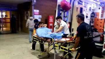 Silahlı saldırıya uğradı: Kanlar zarfında polis karakoluna sığındı