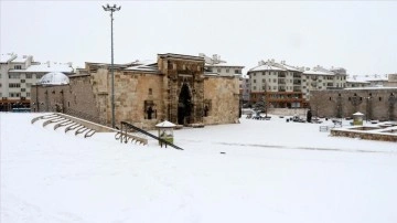 Sivas'ta kar ve tipi dolayısıyla 446 köy yolu ulaşıma kapandı