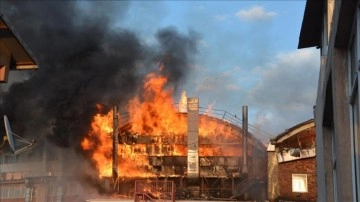 Sultanbeyli'de tava imalathanesinde yangın çıktı