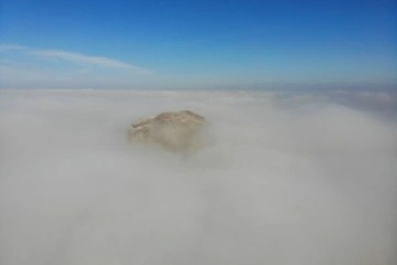 Tarihi Karahisar Kalesi sisli havada adeta kayboldu