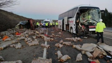 Tekirdağ'da trajik kaza! Kamyon ile otobüs çarpıştı: Ölü ve yaralılar var!