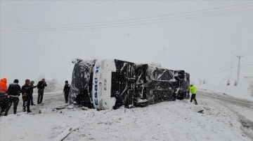 Tokat'ta yolcu otobüsü devrildi, 1 insan öldü, 18 insan yaralandı