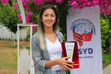 TSYD’den İHA muhabiri Elif Ayşenur Bay’a ödül