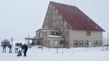 Tunceli'deki Ovacık Kayak Merkezi'nde zaman açıldı