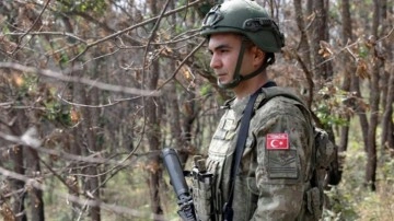 Türk askeri Kosova'nın doğusunda karakol gezdi