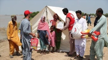 Türk Kızılay'ın Pakistan'a gönderilmiş olduğu çadırlara selzedeler yerleşmeye başladı
