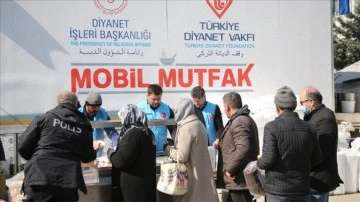 Türkiye Diyanet Vakfı deprem alanına 1183 tır iane materyali gönderdi