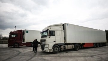 Türkiye'den gönderilen insancasına yardım malzemeleri Ukrayna'da