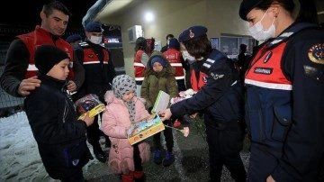 Ukrayna'dan boşaltma edilen 209 Kırım Tatar Türkü Türkiye'ye getirildi