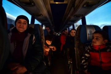 Ukrayna'dan tahliye edilen bir grup Ahıska Türkü, Erzincan'a ulaştı