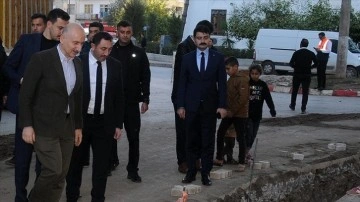 Ulaştırma ve Altyapı Bakanı Karaismailoğlu, selin yaşandığı Kumluca'daki emekleri inceledi