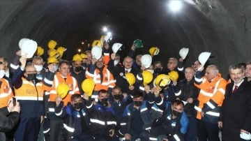 Ulaştırma ve Altyapı Bakanı Karaismailoğlu, Yeni Zigana Tüneli kudret rüyet törenine katıldı