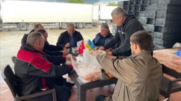 Ülkelerine dönemeyen Ukraynalı tır şoförleri, Antalya'da konuk ediliyor