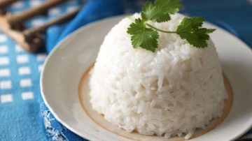 Yiyen ortak şimdi isteyecek adet adet pirinç pilavı düşüncesince ortak de bu tarifi deneyin